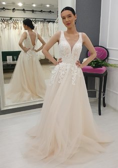 Свадебное платье V69017. А-силуэт, длинное со шлейфом.