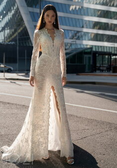 Свадебное платье G70017. С прямой юбкой, длинное со шлейфом.